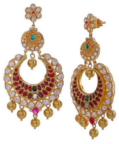 This season, give it a new look with these attractive gold ornaments ...